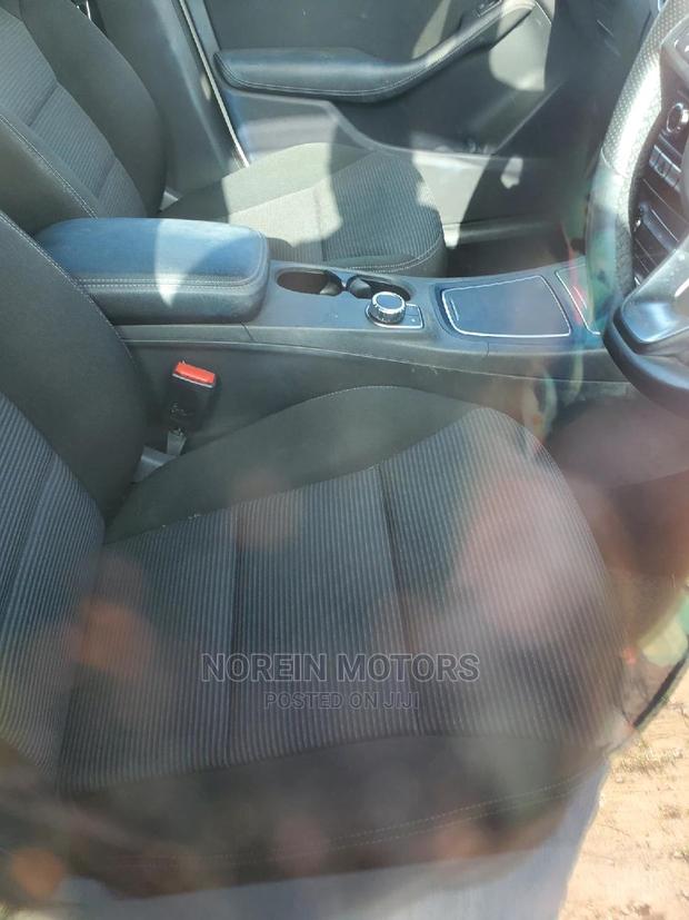 2015 Off White Mercedes-Benz B-Class - Elegant Compact Vehicle