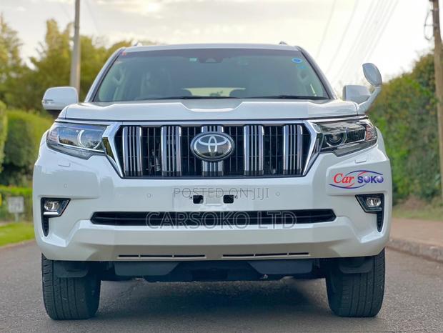 2017 Toyota Land Cruiser Pearl: Combining Luxury with Off-Road Performance