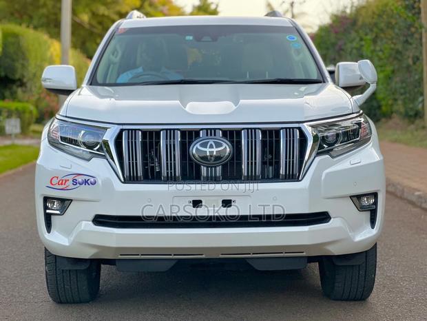 2017 Toyota Land Cruiser Pearl: Combining Luxury with Off-Road Performance