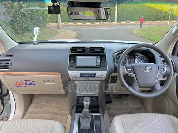 2017 Toyota Land Cruiser Pearl: Combining Luxury with Off-Road Performance
