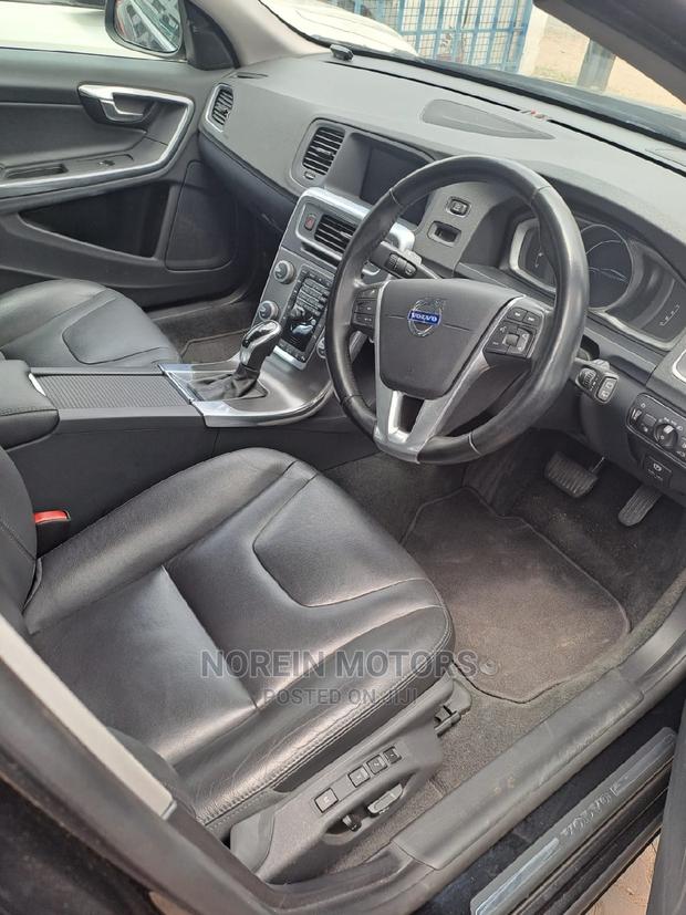 Volvo V60 2015 Black - Sophisticated Luxury Wagon