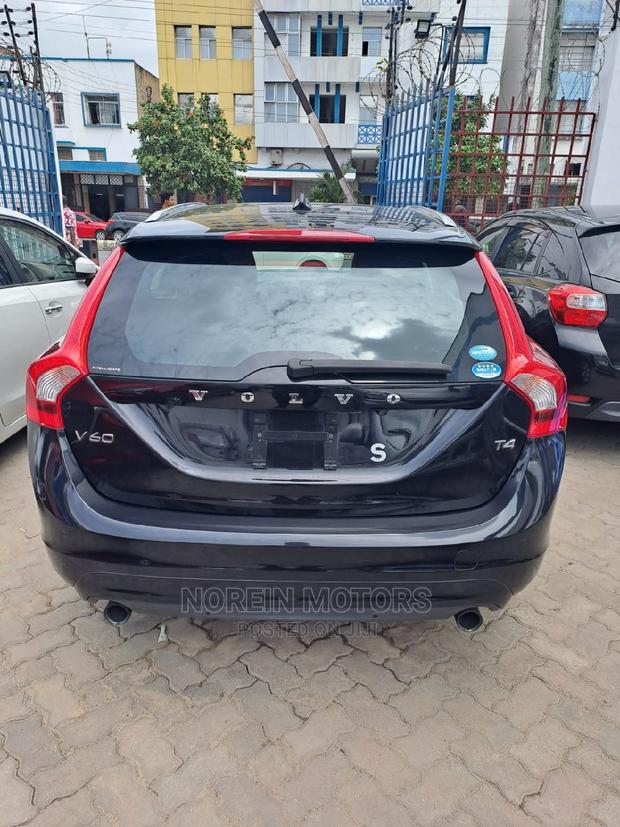 Volvo V60 2015 Black - Sophisticated Luxury Wagon