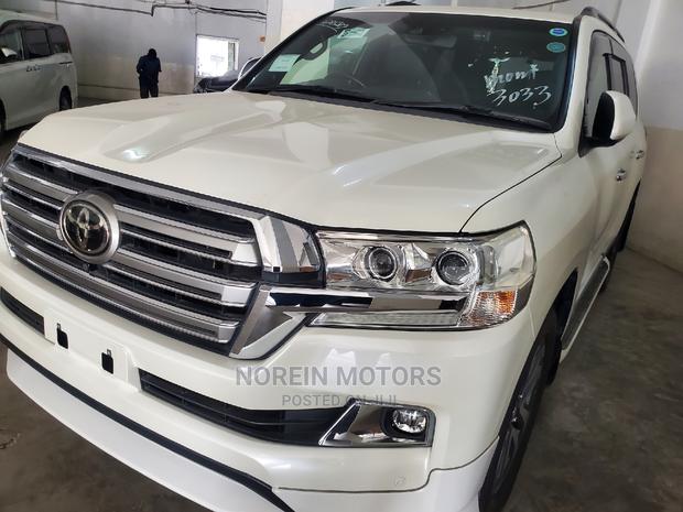 Beige 2017 Toyota Land Cruiser: Perfect for Family Adventures