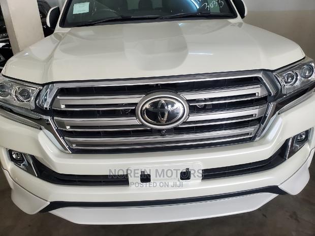 Beige 2017 Toyota Land Cruiser: Perfect for Family Adventures