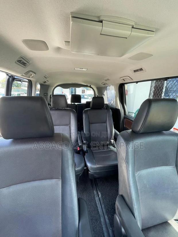 Toyota Esquire 2.0 AWD (8 Seater) 2015 Black