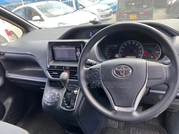 Toyota Noah 2.0 AWD (8 Seater) 2016 Black