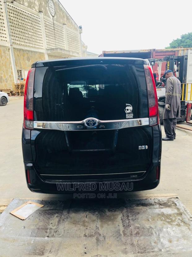 Pre-owned 2015 Toyota Noah Black - Affordable Minivan