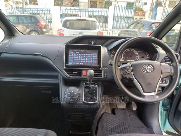 Toyota Noah 2.0 AWD (8 Seater) 2015