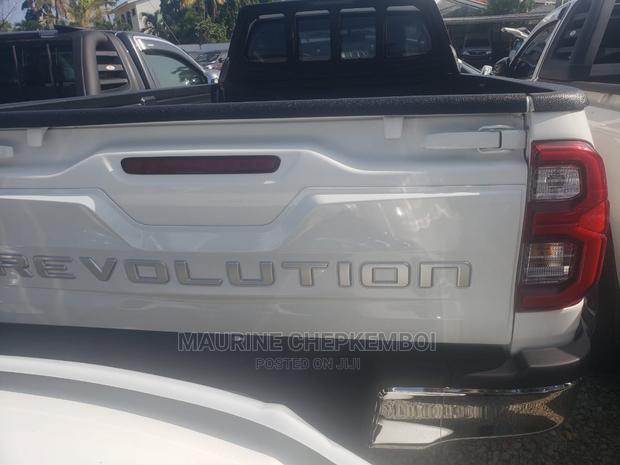 Toyota Hilux WORKMATE 4x4 2015 White