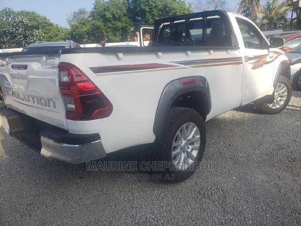 Toyota Hilux WORKMATE 4x4 2015 White