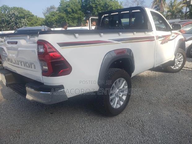 Toyota Hilux WORKMATE 4x4 2015 White
