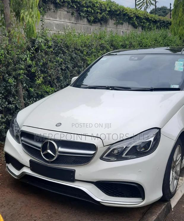Stylish White Mercedes-Benz E250 2010 - Now Available for Purchase!
