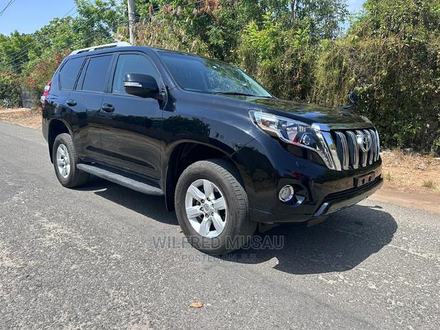 Black 2015 Toyota Land Cruiser Prado 2.7 VVT-i: Powerful SUV Adventure