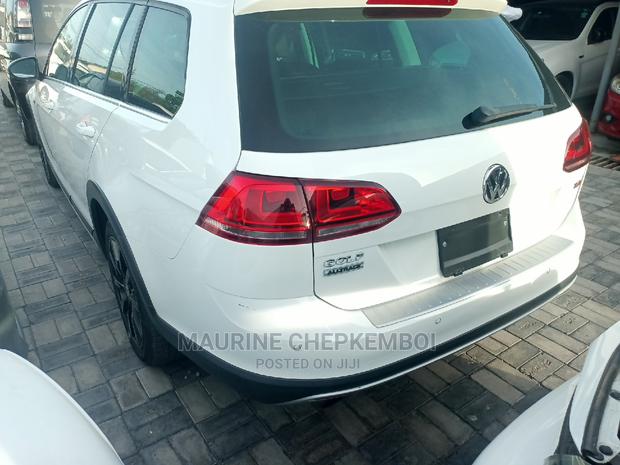 Volkswagen Golf Alltrack 2016 White
