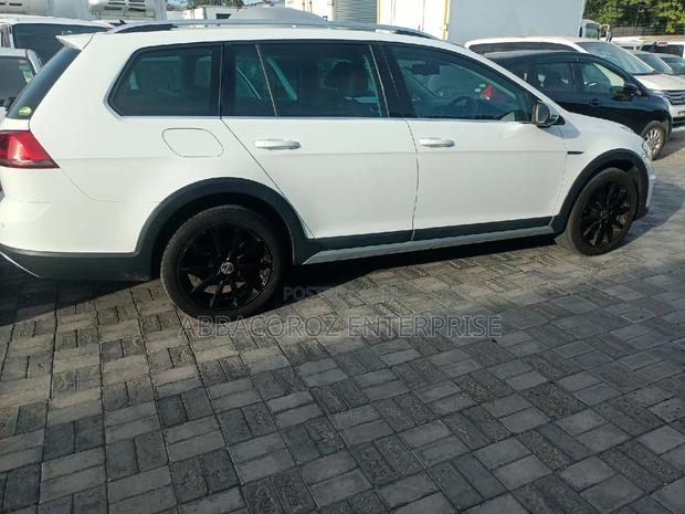 Volkswagen Golf Alltrack 2016 White