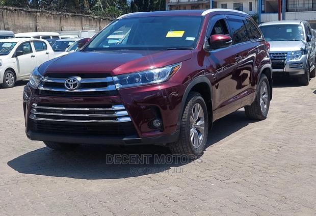 Red 2016 Toyota Kluger: Enjoy the Journey in Style and Comfort