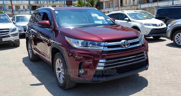 Red 2016 Toyota Kluger: Enjoy the Journey in Style and Comfort