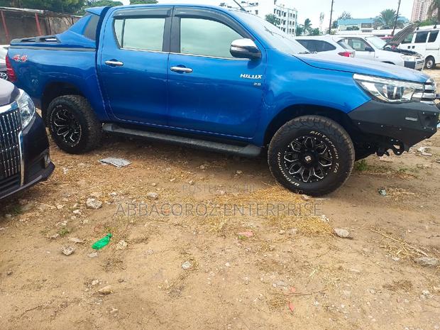 Toyota Hilux 2018 Blue