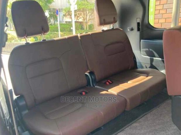 Luxury 2016 Toyota Land Cruiser 4.6 V8 ZX in Black - Premium Off-Roader