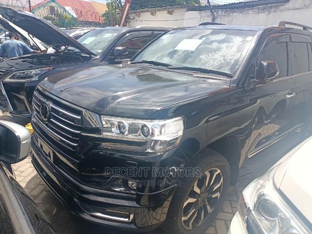 Luxury 2016 Toyota Land Cruiser 4.6 V8 ZX in Black - Premium Off-Roader