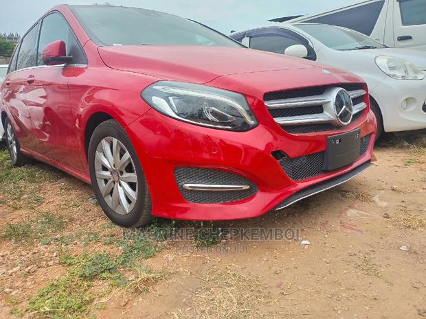 Mercedes-Benz B-Class 2015 Red
