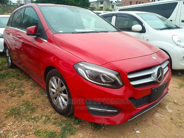 Mercedes-Benz B-Class 2015 Red