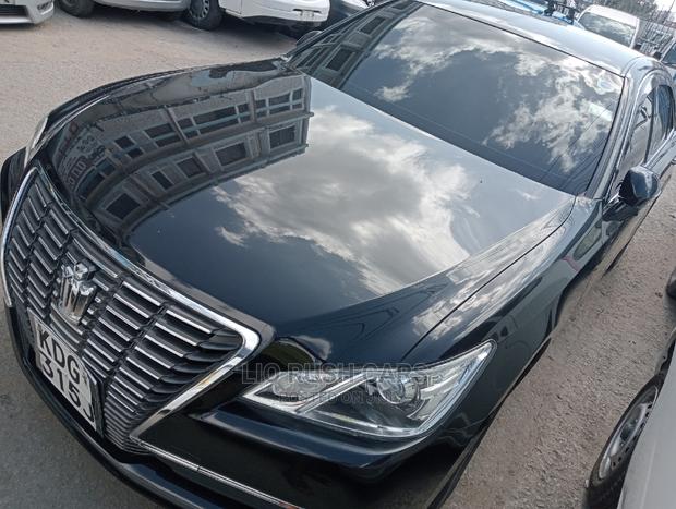 Blue 2015 Toyota Crown - Redefining Style and Performance