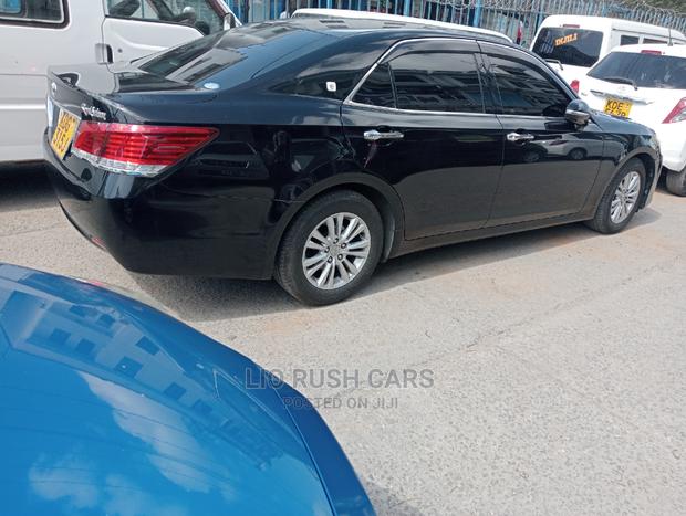Blue 2015 Toyota Crown - Redefining Style and Performance