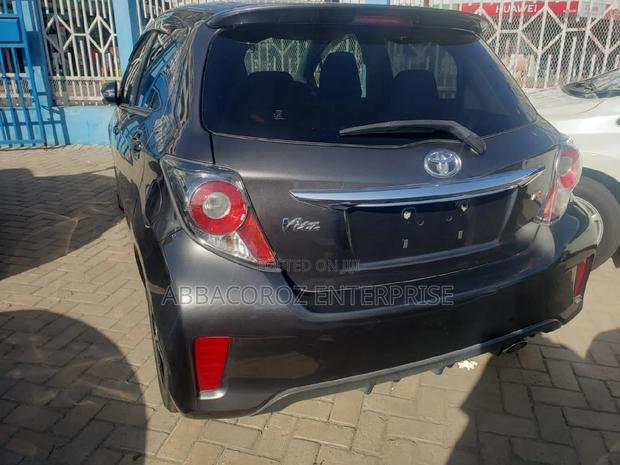 Toyota Vitz 1.5 FWD 5dr 2015 Gray