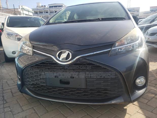 Toyota Vitz 1.5 FWD 5dr 2015 Gray