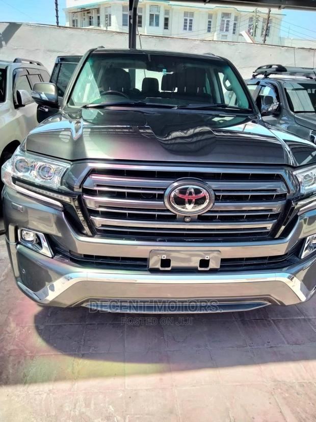 2017 Toyota Land Cruiser - Gray, Premium Edition