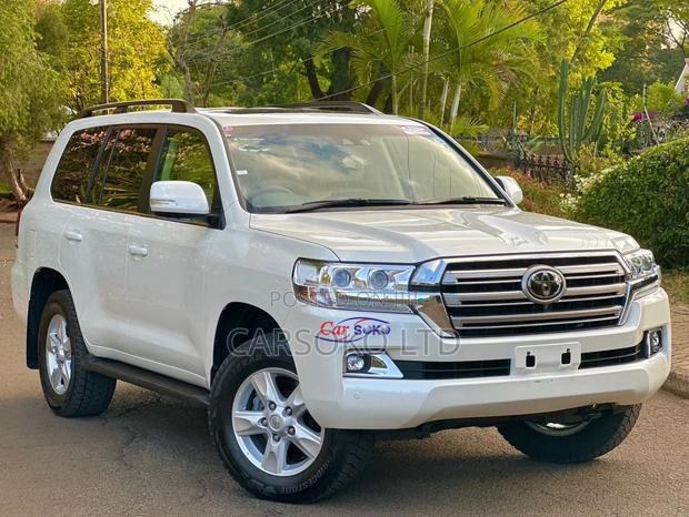 White 2016 Land Cruiser ZX V8 4.6 - Premium SUV for Breathtaking Journeys