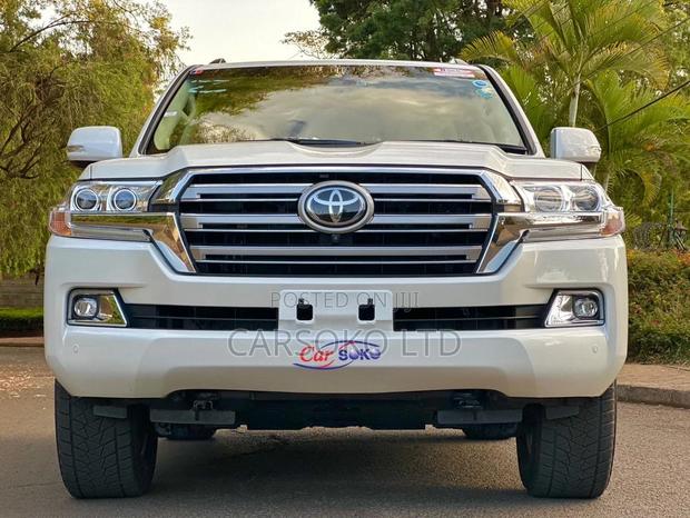White 2016 Land Cruiser ZX V8 4.6 - Premium SUV for Breathtaking Journeys