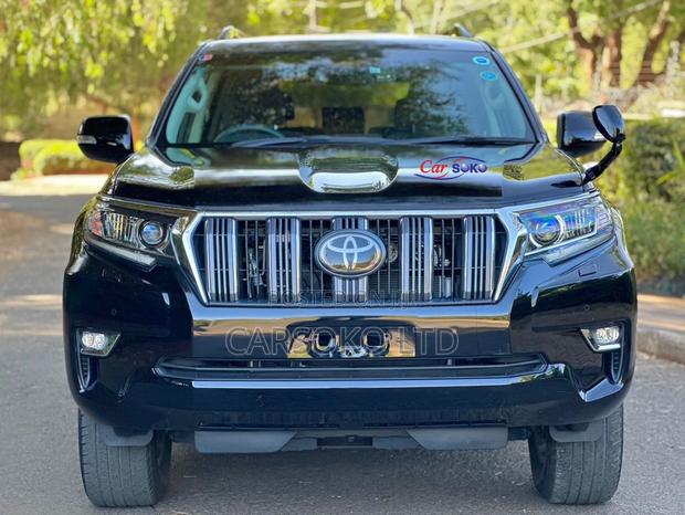 Luxury 2017 Toyota Land Cruiser Prado Black - Perfect for Adventure