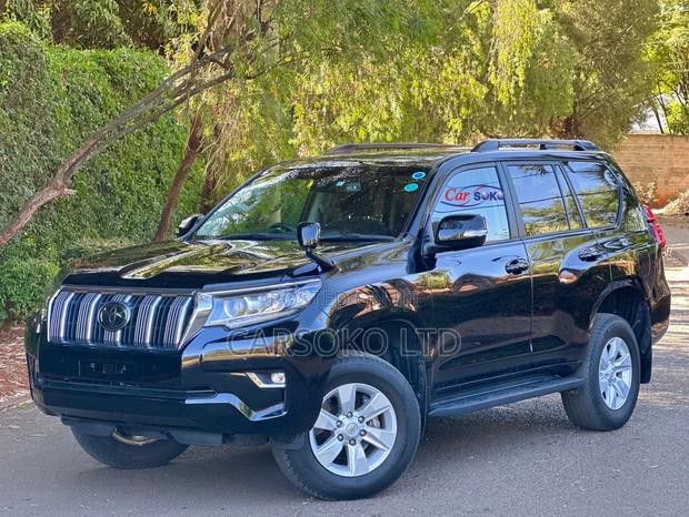Luxury 2017 Toyota Land Cruiser Prado Black - Perfect for Adventure