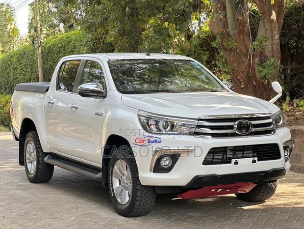 2018 Toyota Hilux White: Durable and Capable Pickup