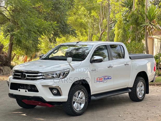 2018 Toyota Hilux White: Durable and Capable Pickup