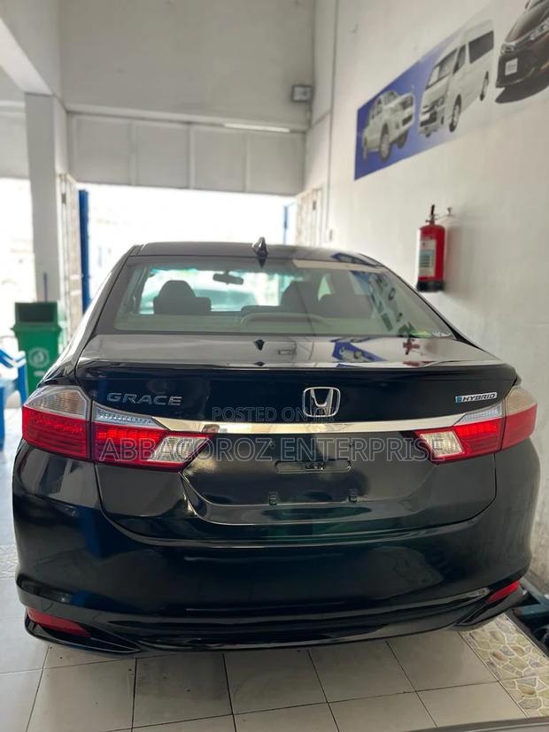 Honda Grace 1.5 Hybrid FWD 2015 Black