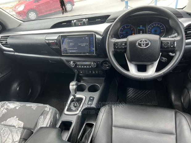 Toyota Hilux 2016 - Gray - SR5 Double Cab 4x4