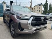 Toyota Hilux 2016 - Gray - SR5 Double Cab 4x4 for sale