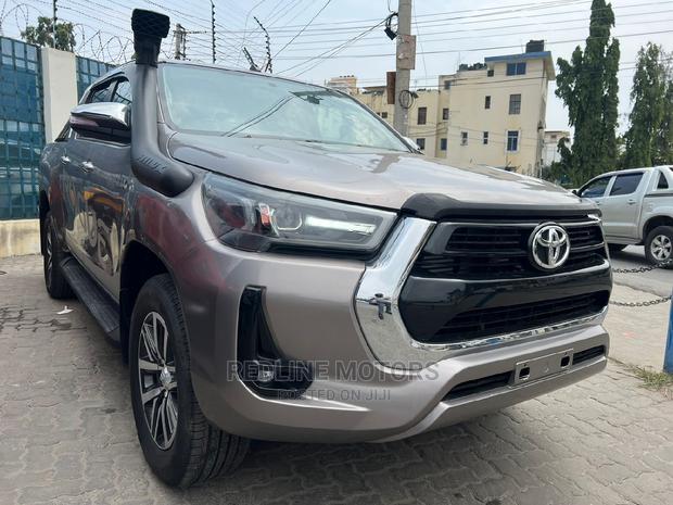 Toyota Hilux 2016 - Gray - SR5 Double Cab 4x4