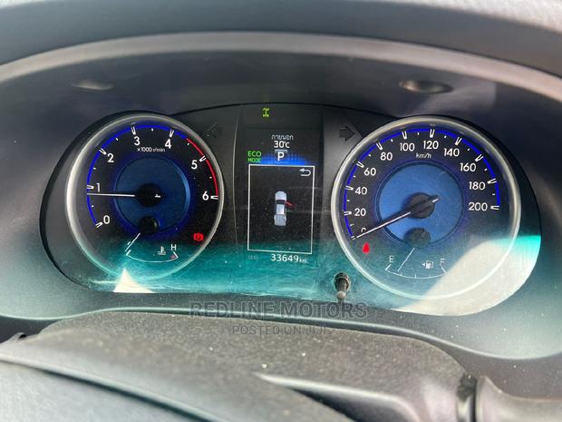 2016 Toyota Hilux with Pearl Package: A High-end Pickup Truck Experience