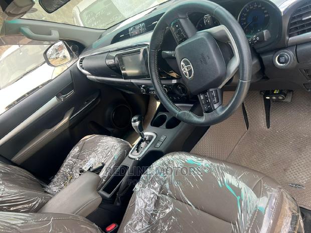 2016 Toyota Hilux with Pearl Package: A High-end Pickup Truck Experience