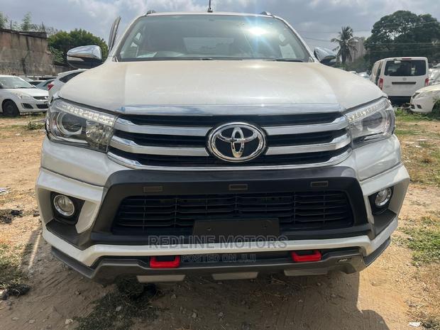 2016 Toyota Hilux with Pearl Package: A High-end Pickup Truck Experience
