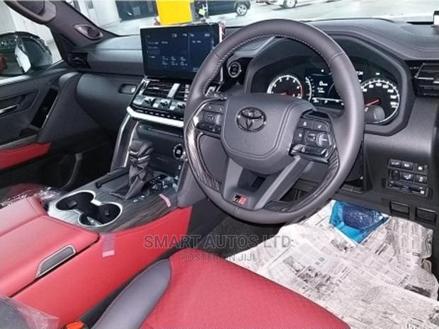 2022 Toyota Land Cruiser Pearl: Luxury and Capability Combined