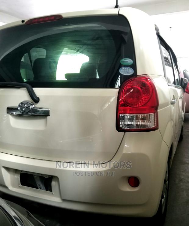 2015 Toyota Porte Pearl - Stylish Compact Vehicle for Sale