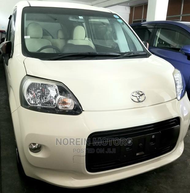 2015 Toyota Porte Pearl - Stylish Compact Vehicle for Sale