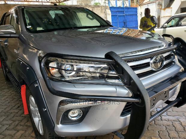 2016 Toyota Hilux Gray: Stylish & Robust Off-Road Vehicle