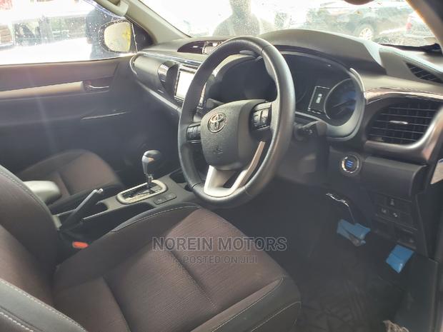2016 Toyota Hilux Gray: Stylish & Robust Off-Road Vehicle
