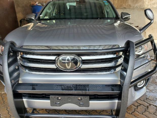 2016 Toyota Hilux Gray: Stylish & Robust Off-Road Vehicle
